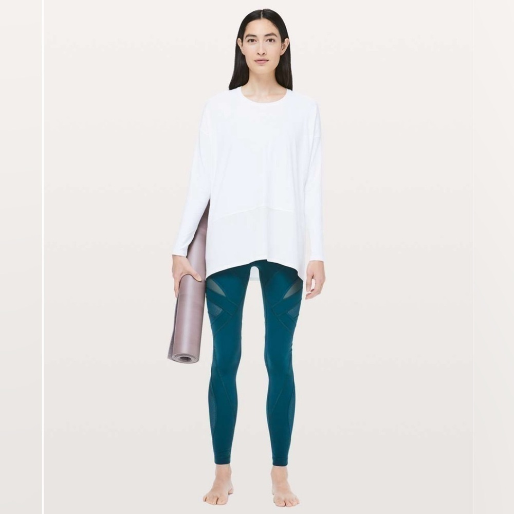 Lululemon Ease of Mind Long Sleeve
White Size 4
